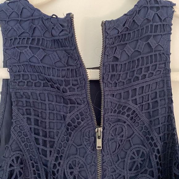 Lovers + Friends Navy Caspian Shift Dress Size Small - Picture 7 of 8